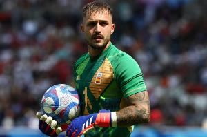 记者：比利亚雷亚尔接近签下前巴萨门将特纳斯，正与巴黎确认细节