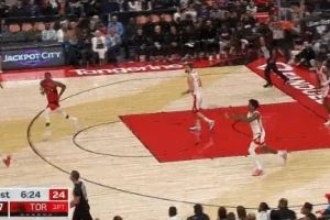 快打旋风?阿门直接长传 杜兰特接球三大步双手暴扣!