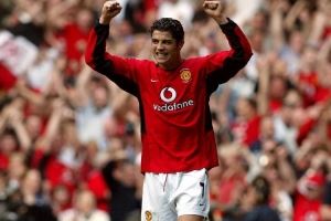 传奇开始的地方!2003年的今天C罗斩获曼联生涯处子球