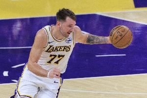 输出能力太强!东契奇赛季至今打了153分钟 砍下165分33助攻