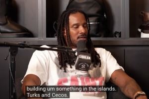 阿里扎:我在某群岛上建了点东西 主持人:你在建什么?妓院?