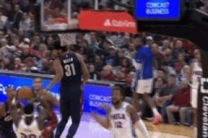 残暴!沃特福德突破传球 博纳强起被小莫布里双手排球摁帽