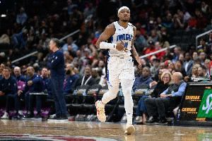 抢爆内线！小卡特7中5高效拿下17分12板2助1断